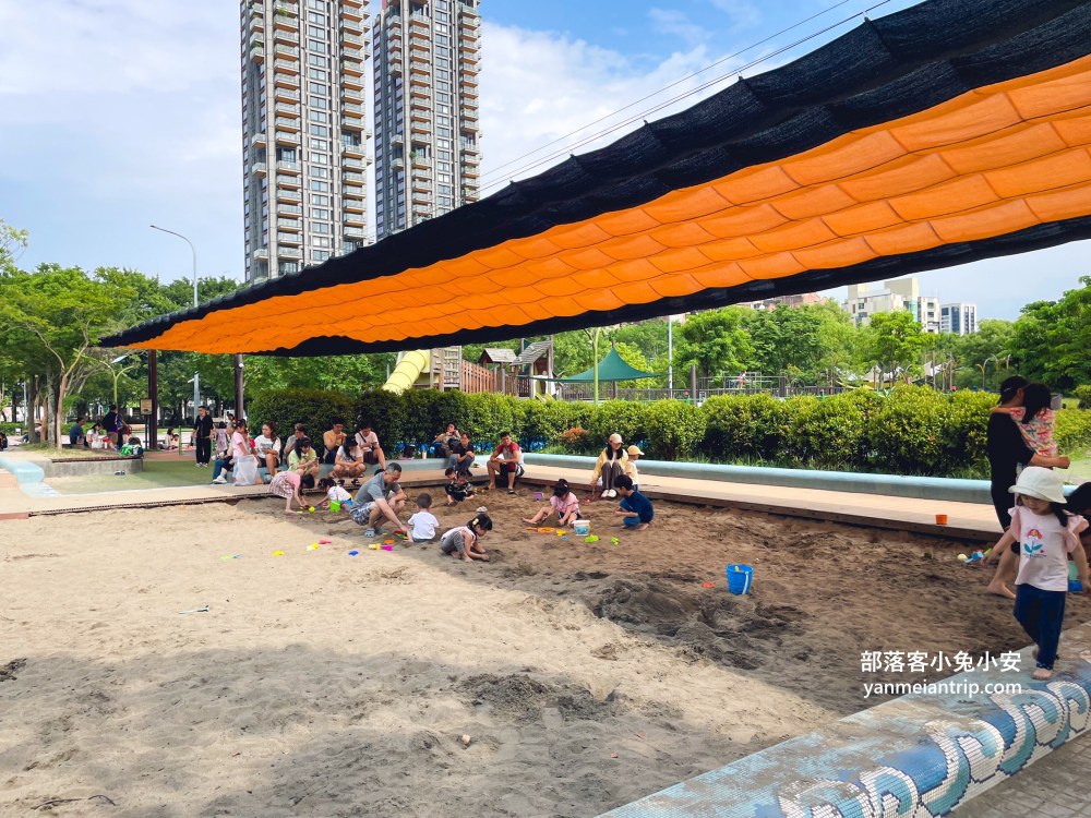 台北市【大安森林公園】來回不用半小時，輕鬆賞湖泊美景與親子遊戲區