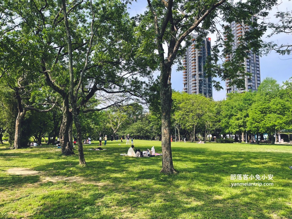 台北市【大安森林公園】來回不用半小時，輕鬆賞湖泊美景與親子遊戲區