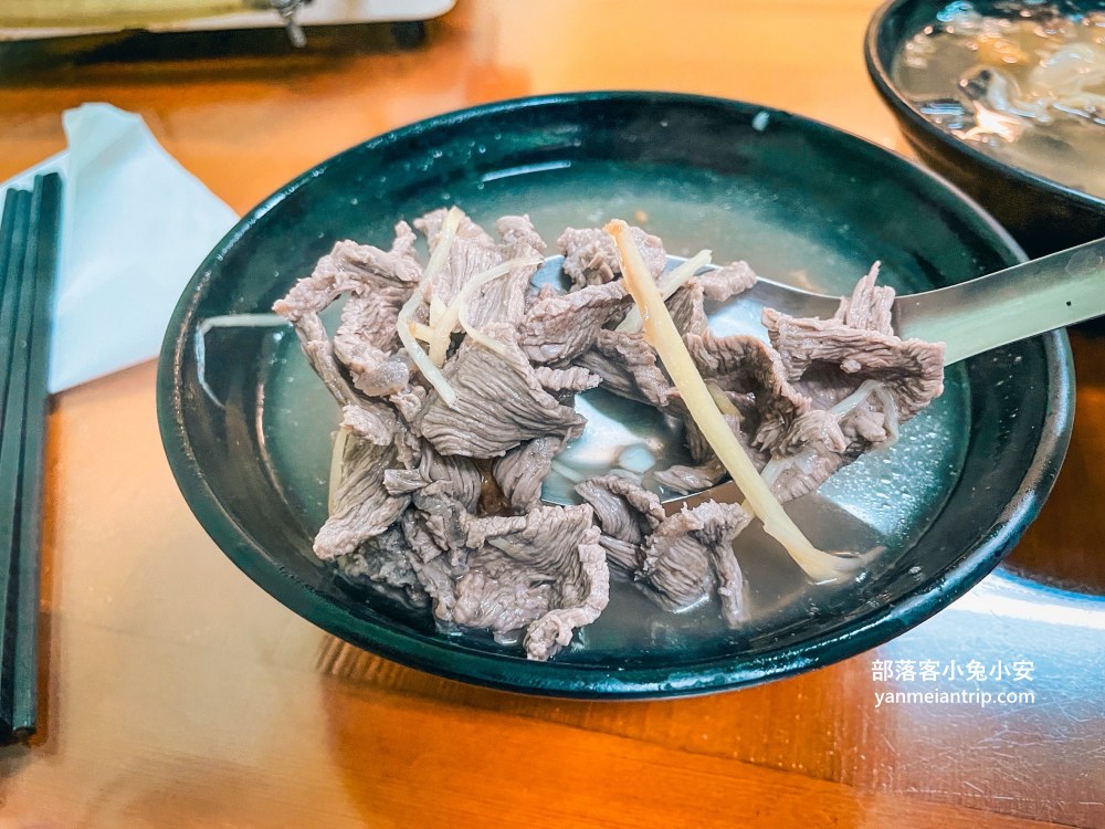 嘉義【新港福玉牛肉湯】超高CP值牛雜湯，白飯淋上滷汁一定要吃！