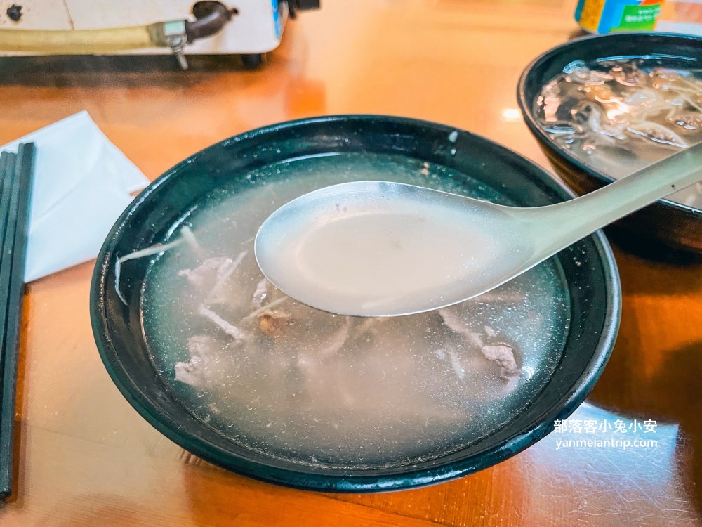 嘉義【新港福玉牛肉湯】超高CP值牛雜湯，白飯淋上滷汁一定要吃！