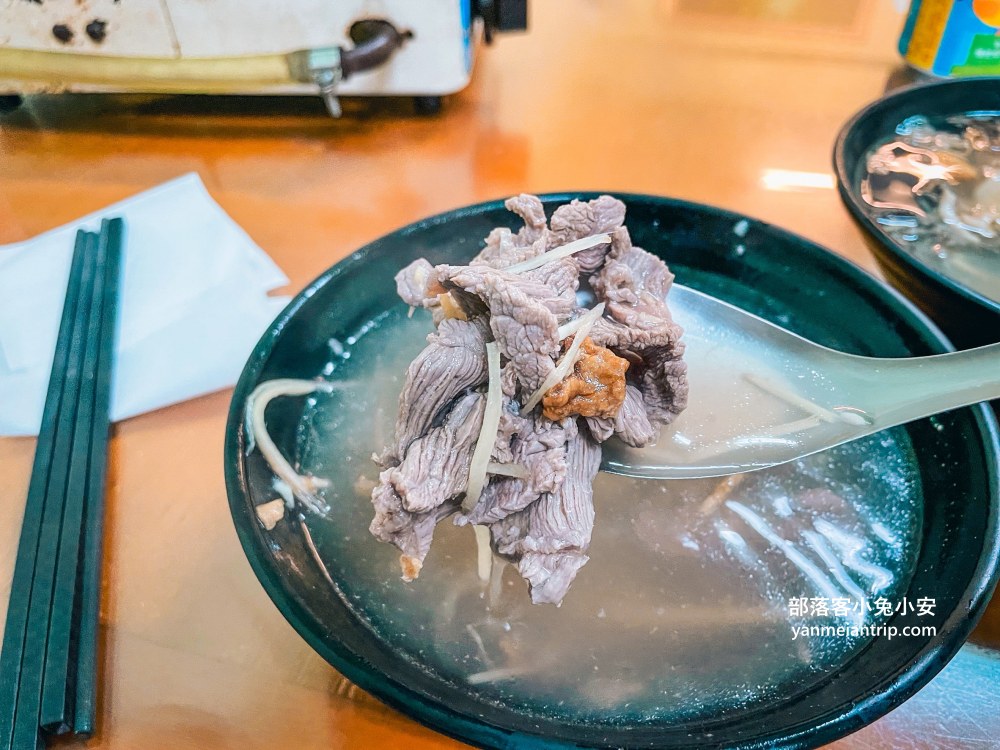 嘉義【新港福玉牛肉湯】超高CP值牛雜湯，白飯淋上滷汁一定要吃！