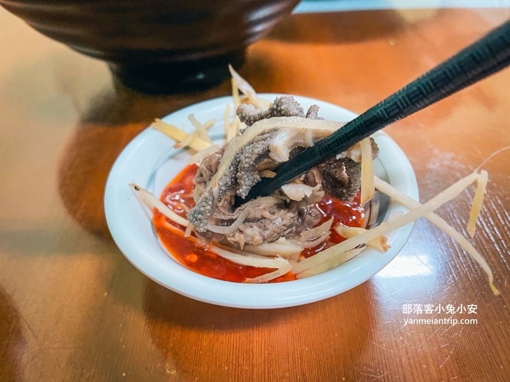 嘉義【新港福玉牛肉湯】超高CP值牛雜湯，白飯淋上滷汁一定要吃！