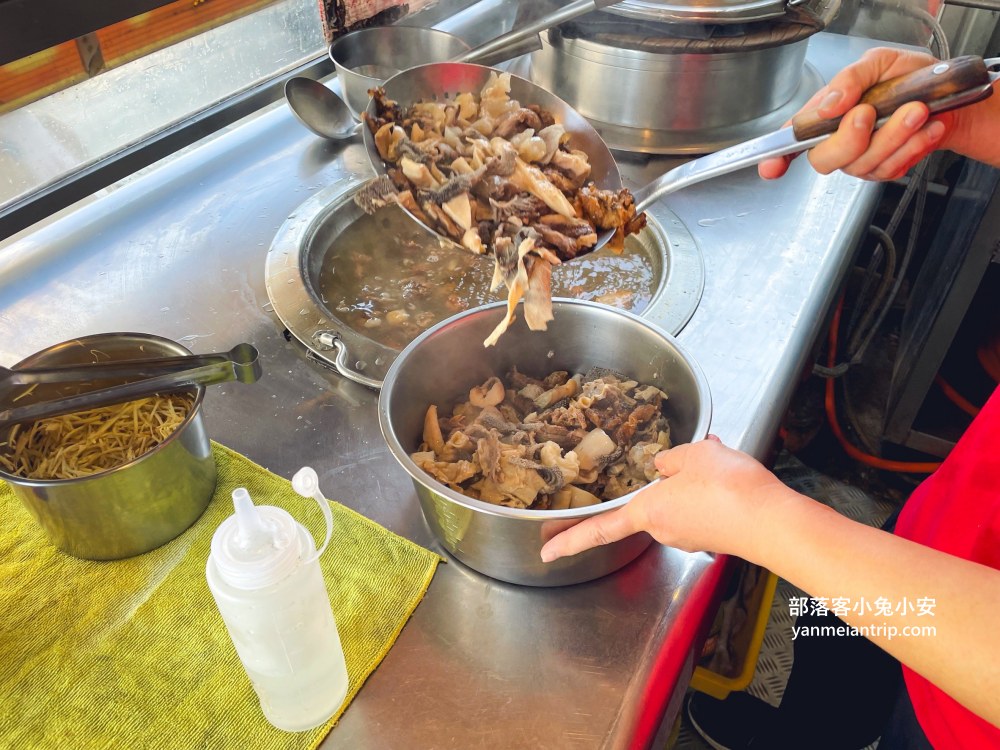 嘉義【新港福玉牛肉湯】超高CP值牛雜湯，白飯淋上滷汁一定要吃！
