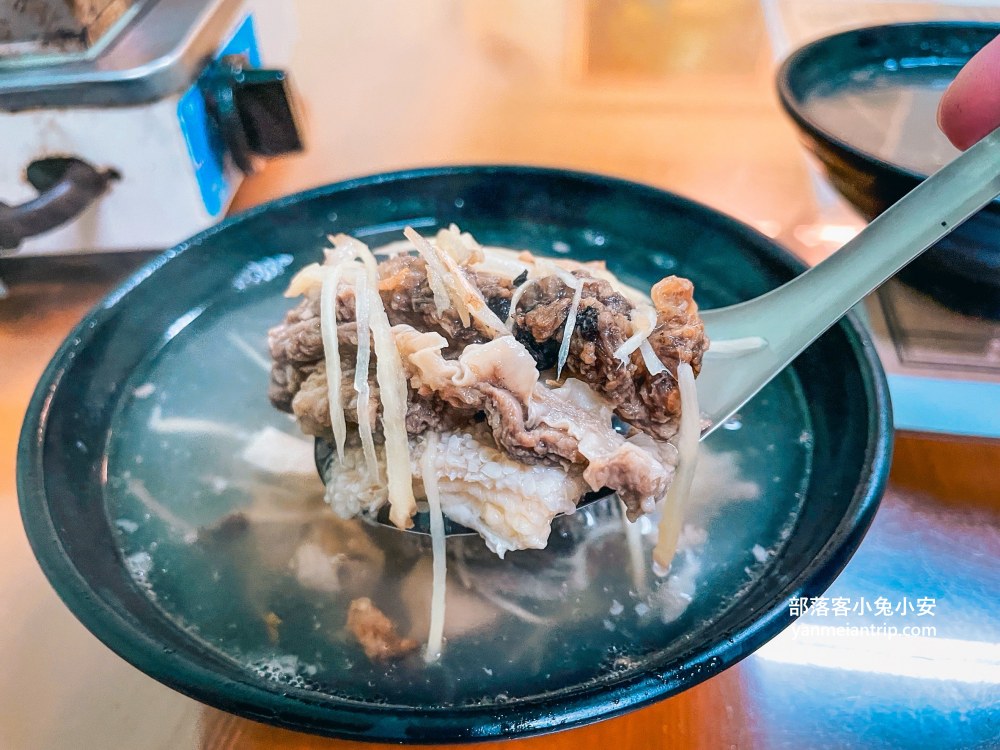 嘉義【新港福玉牛肉湯】超高CP值牛雜湯，白飯淋上滷汁一定要吃！