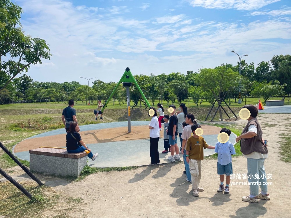 南投【草屯酷比親子運動公園】可以待一小時玩樂，開欣玩滾輪溜滑梯與親子遊戲區