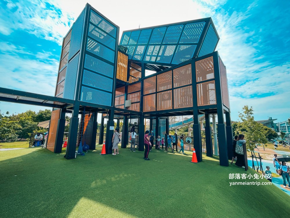 南投【草屯酷比親子運動公園】可以待一小時玩樂，開欣玩滾輪溜滑梯與親子遊戲區