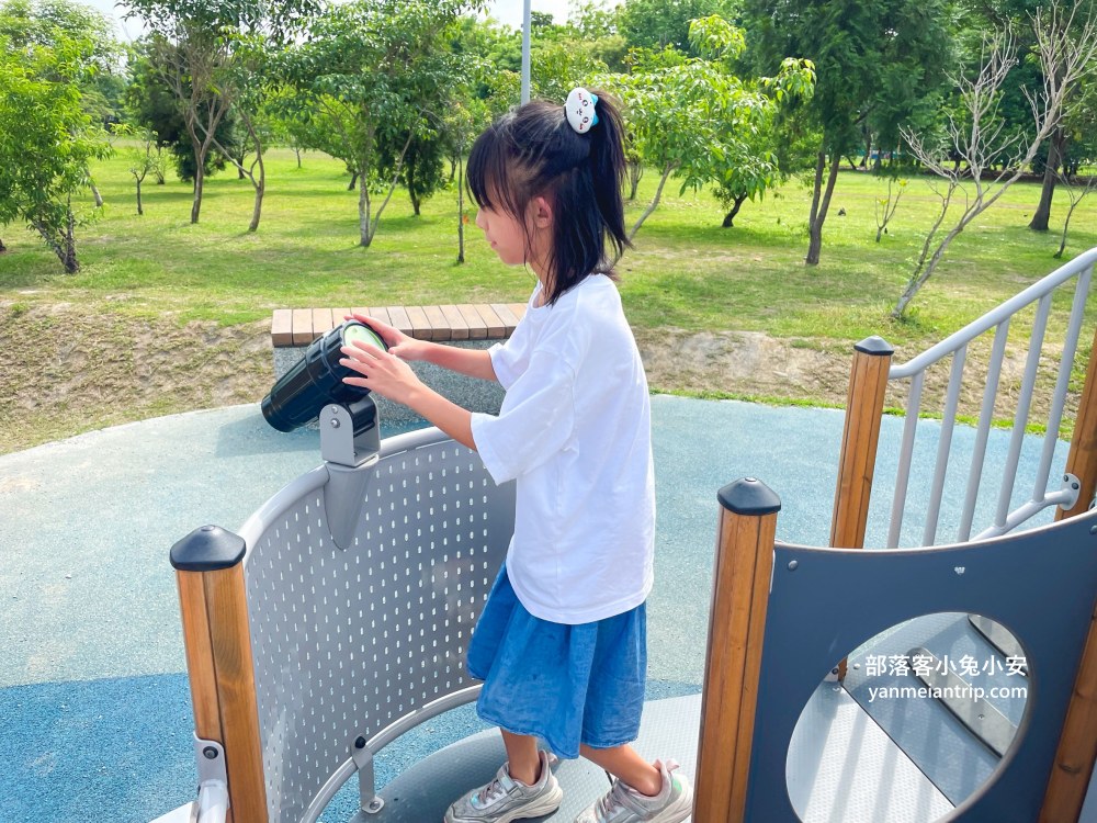 南投【草屯酷比親子運動公園】可以待一小時玩樂，開欣玩滾輪溜滑梯與親子遊戲區
