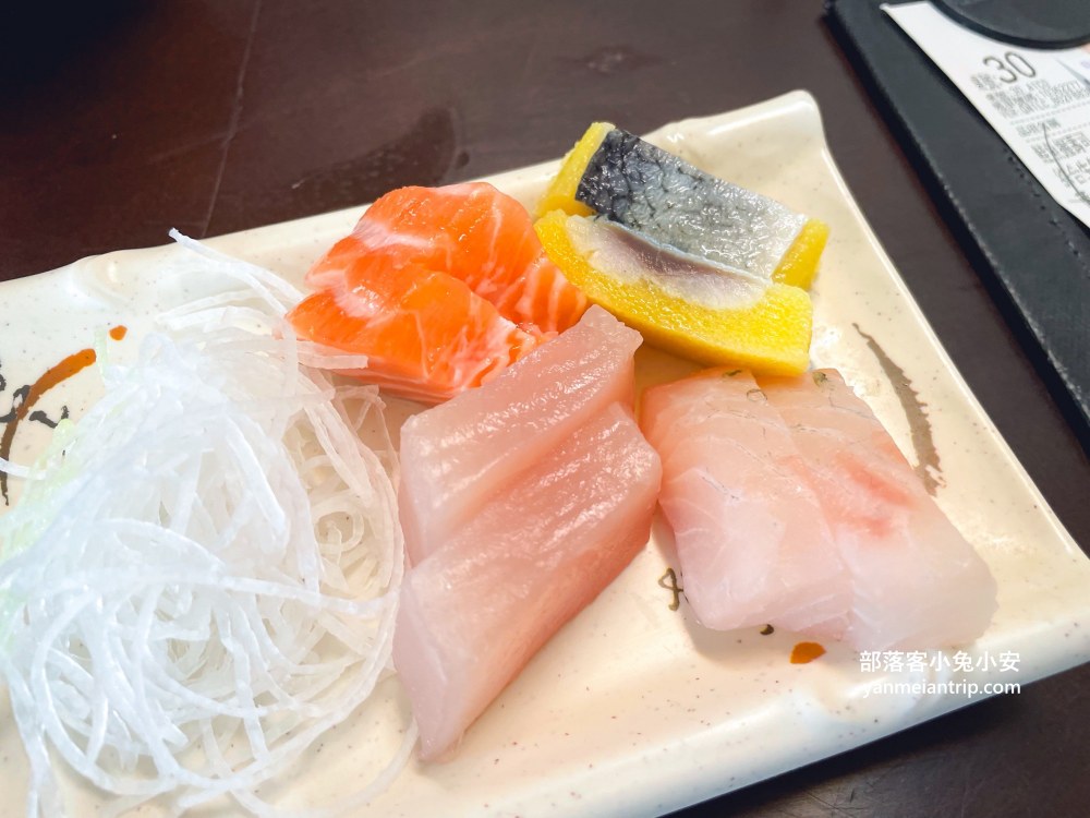 體育館壽司(根井壽司)六款生魚片握壽司只要百元有夠便宜！