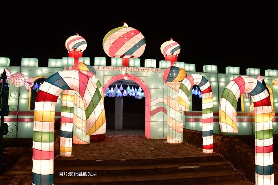 晚上來彰化月影燈季，天空步道燈會照耀夜空快來朝聖