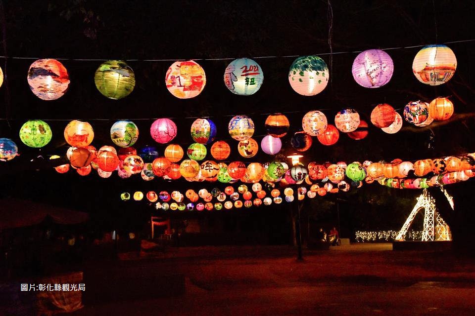 晚上來彰化月影燈季，天空步道燈會照耀夜空快來朝聖