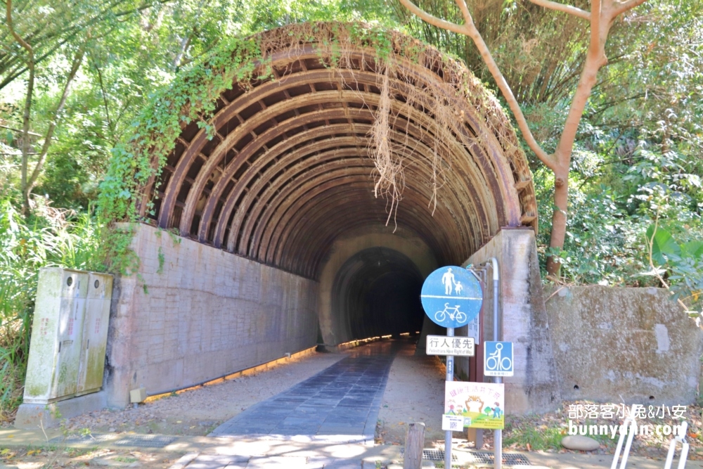 《功維敘隧道》繽紛燈光秀！復古火車頭、夢幻隧道，周末全家人一起來走走