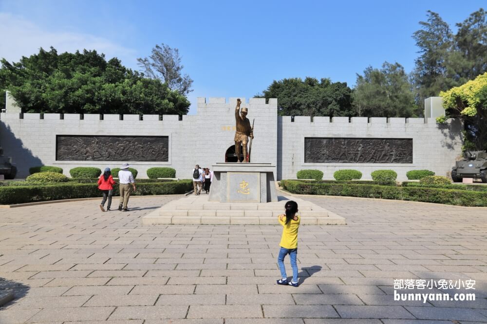 金門景點》古寧頭戰史館，神秘碉堡展館，戰車看到飽，穿越時空回到戰時畫面