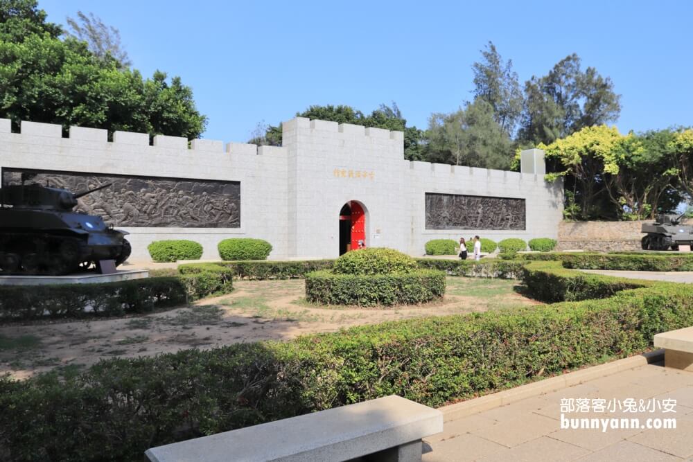 金門景點》古寧頭戰史館，神秘碉堡展館，戰車看到飽，穿越時空回到戰時畫面