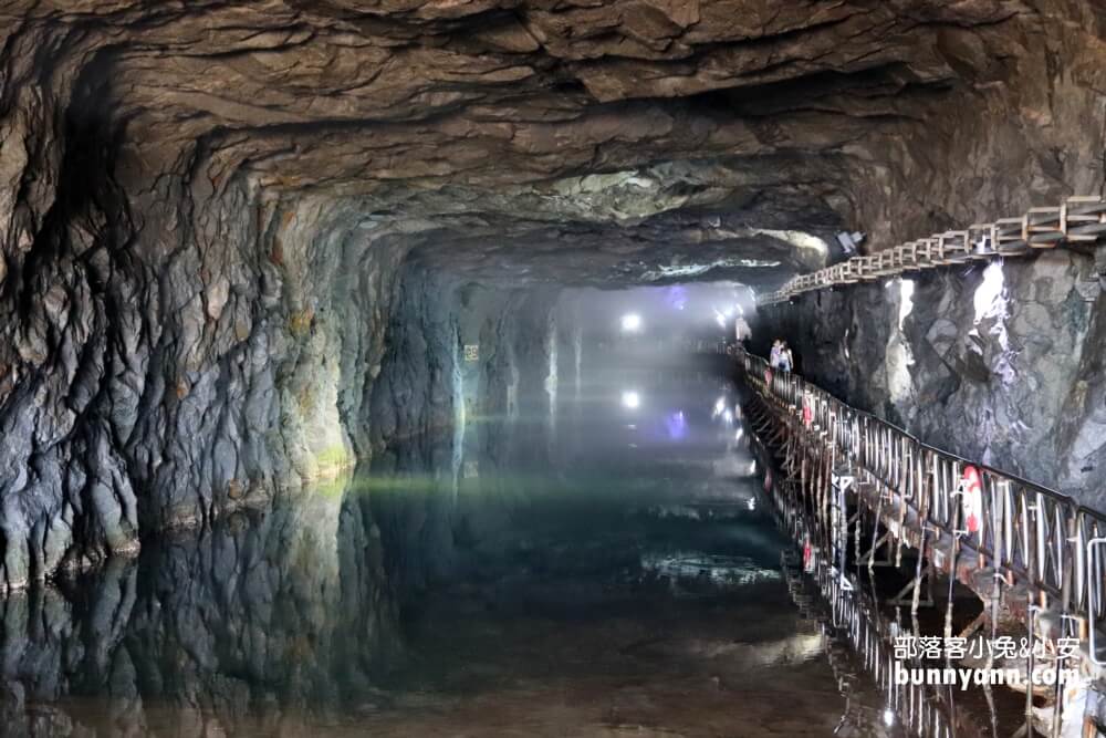 金門景點》翟山坑道，金門最美洞穴水上步道，免門票景點好拍好逛