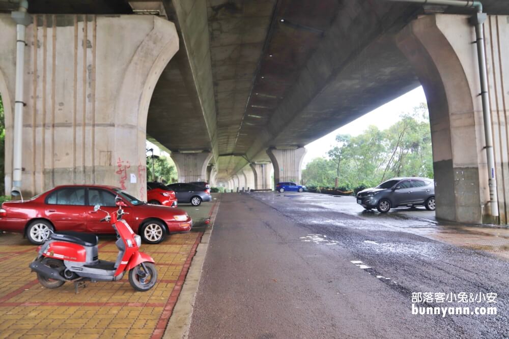 台中地底城【沙鹿休閒景觀步道】國道下方迷你萬里長城步道