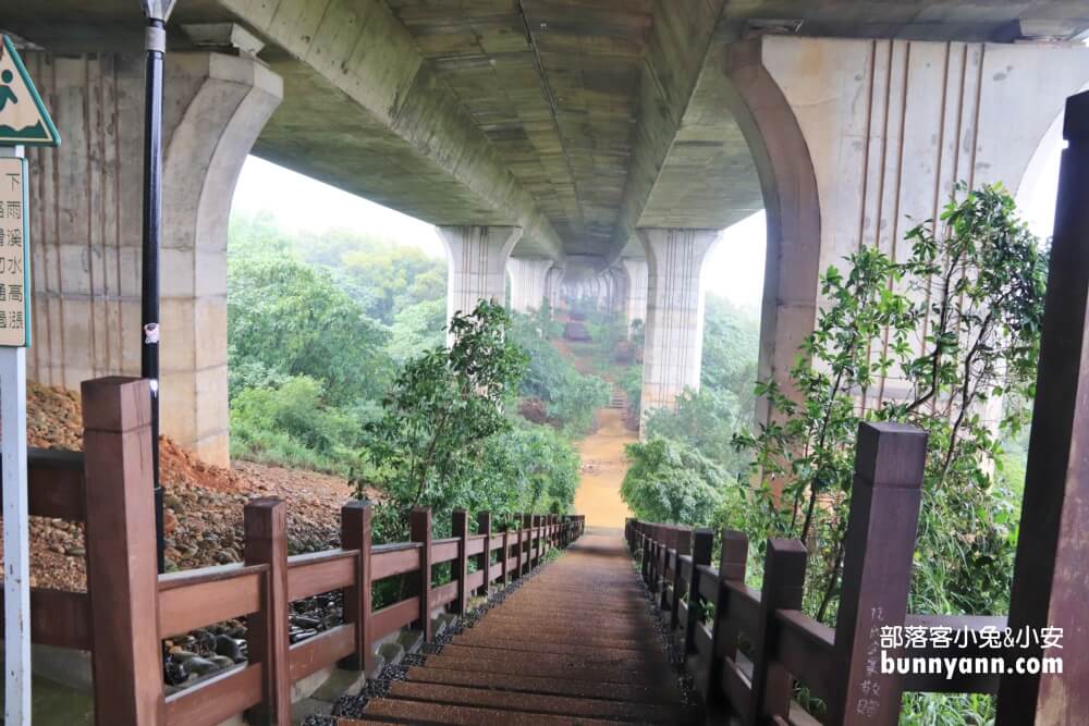 台中地底城【沙鹿休閒景觀步道】國道下方迷你萬里長城步道