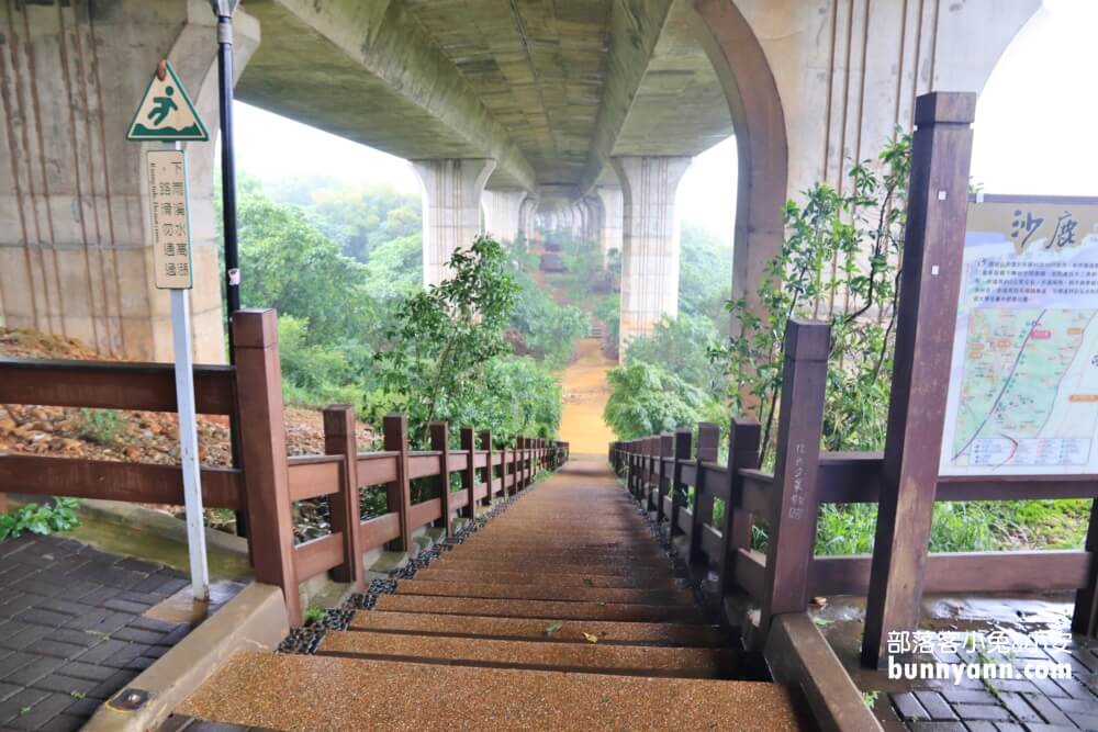 台中地底城【沙鹿休閒景觀步道】國道下方迷你萬里長城步道