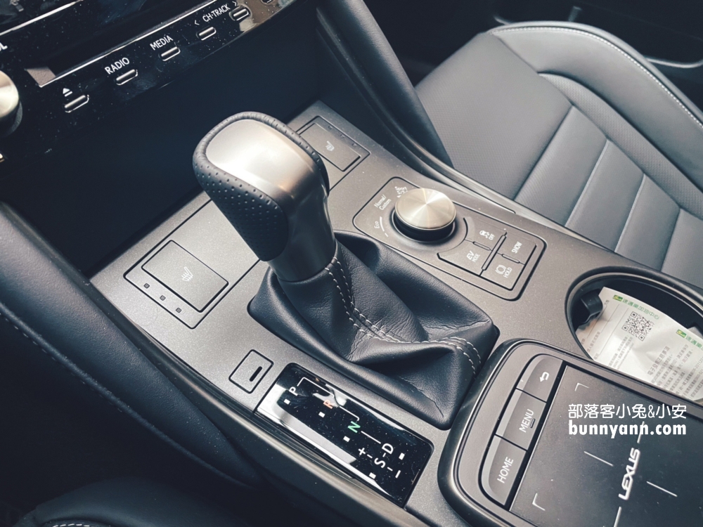 2024 Lexus IS 300h F Sport版，實測一個月優缺點說給你聽，真的好開好穩。