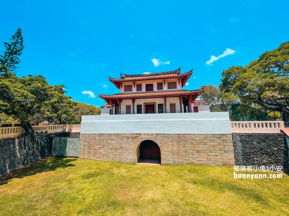 台南市南門公園，嗨玩有遮陽遊戲區，美拍古老城門與牌樓