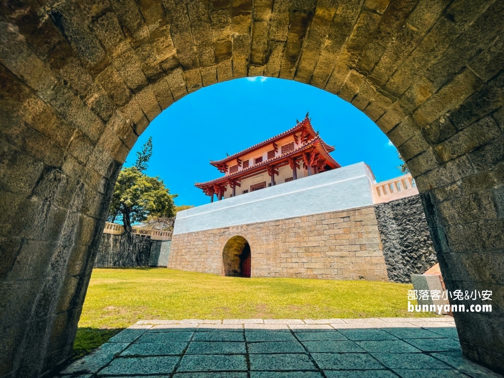 台南市南門公園，嗨玩有遮陽遊戲區，美拍古老城門與牌樓