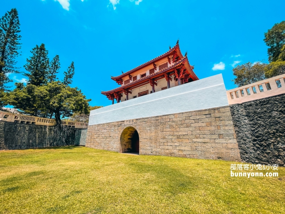 台南市南門公園，嗨玩有遮陽遊戲區，美拍古老城門與牌樓