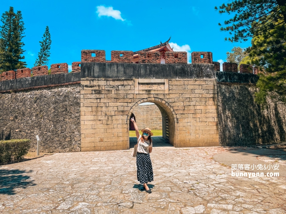 台南市南門公園，嗨玩有遮陽遊戲區，美拍古老城門與牌樓