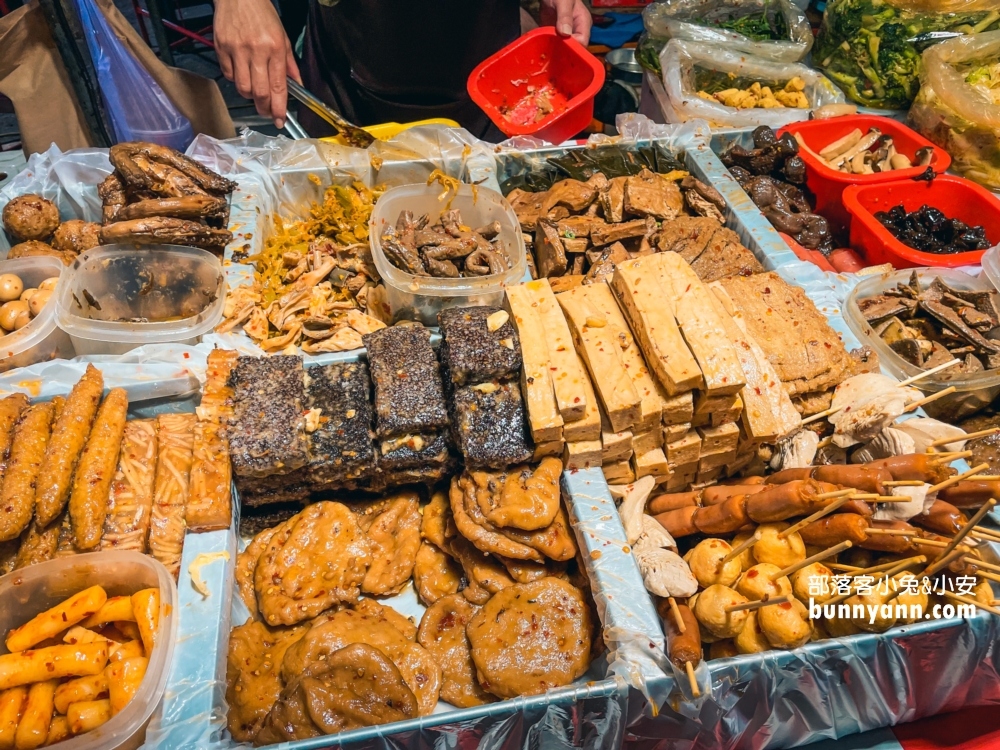 2024【武聖夜市】推薦十家夜市必吃美食，就跟著人群一起排隊買就對了。