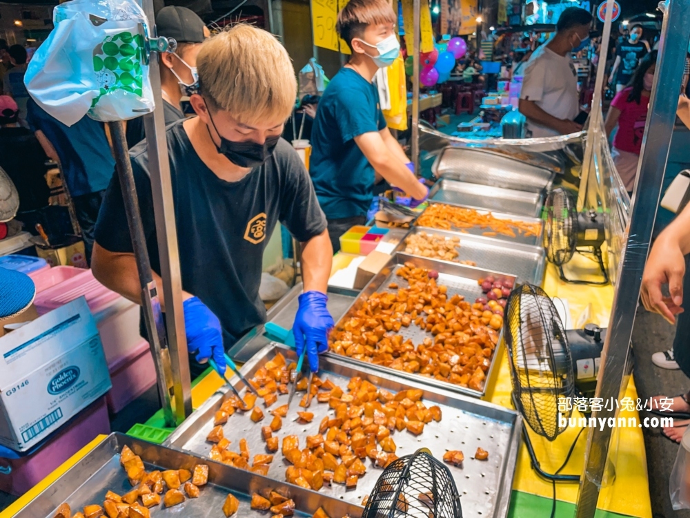 2024【武聖夜市】推薦十家夜市必吃美食，就跟著人群一起排隊買就對了。