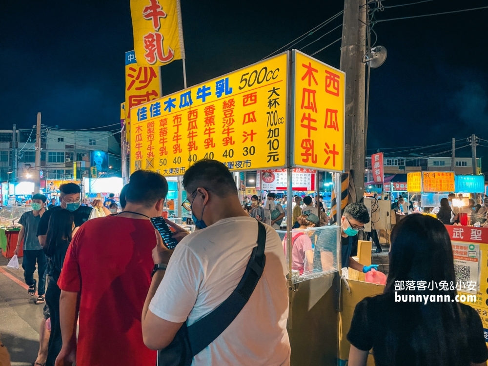 2024【武聖夜市】推薦十家夜市必吃美食，就跟著人群一起排隊買就對了。