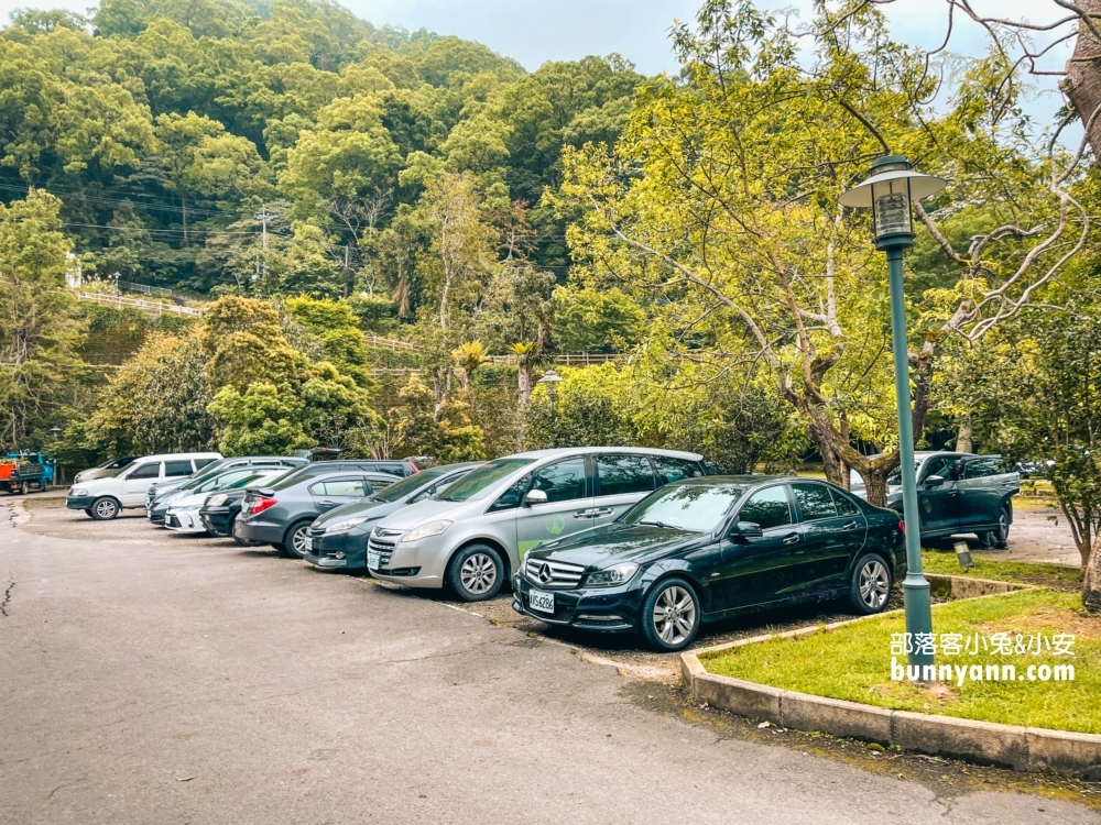 新竹會來尖石溫泉渡假村，嗨玩沁涼滑水道，數十個溫泉池隨你泡