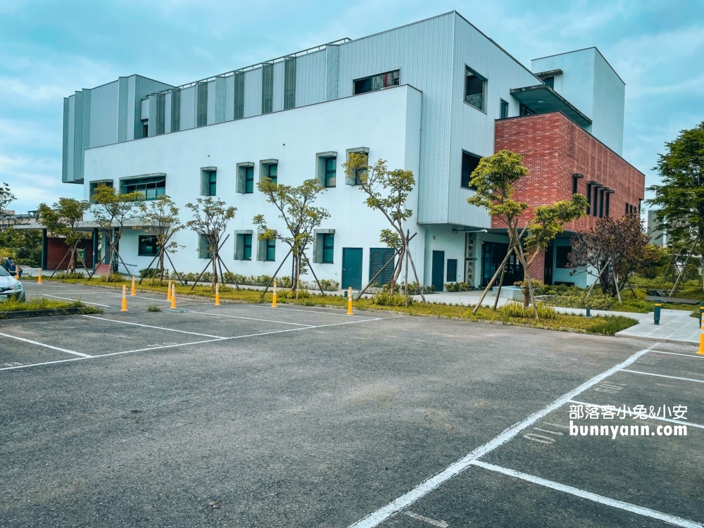 宜蘭景點》幾米圖書館， 宜蘭市立圖書館開放時間與設施分享。