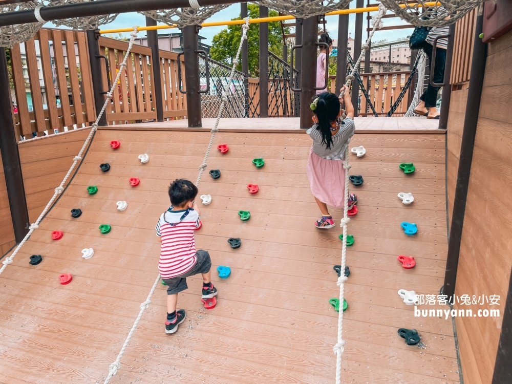 宜蘭羅東九號公園好好玩，可玩水玩溜滑梯跟盪鞦韆