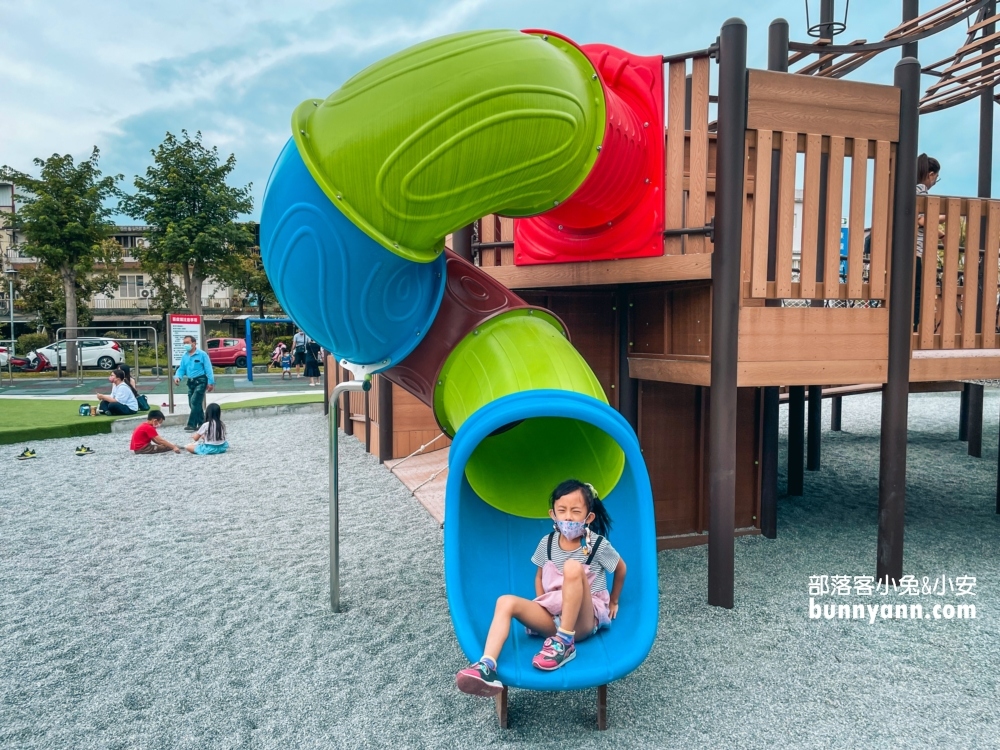 宜蘭羅東九號公園好好玩，可玩水玩溜滑梯跟盪鞦韆