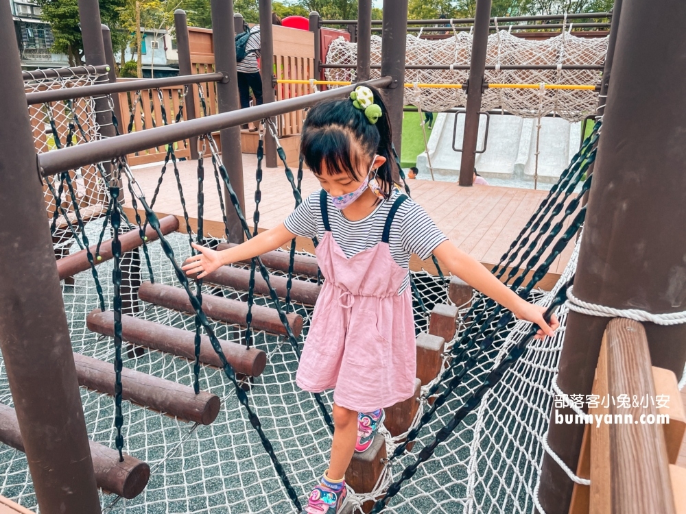 宜蘭羅東九號公園好好玩，可玩水玩溜滑梯跟盪鞦韆