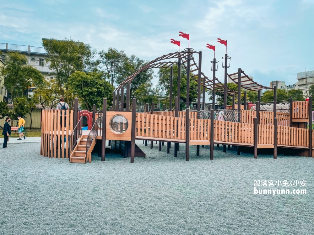 宜蘭羅東九號公園好好玩，可玩水玩溜滑梯跟盪鞦韆