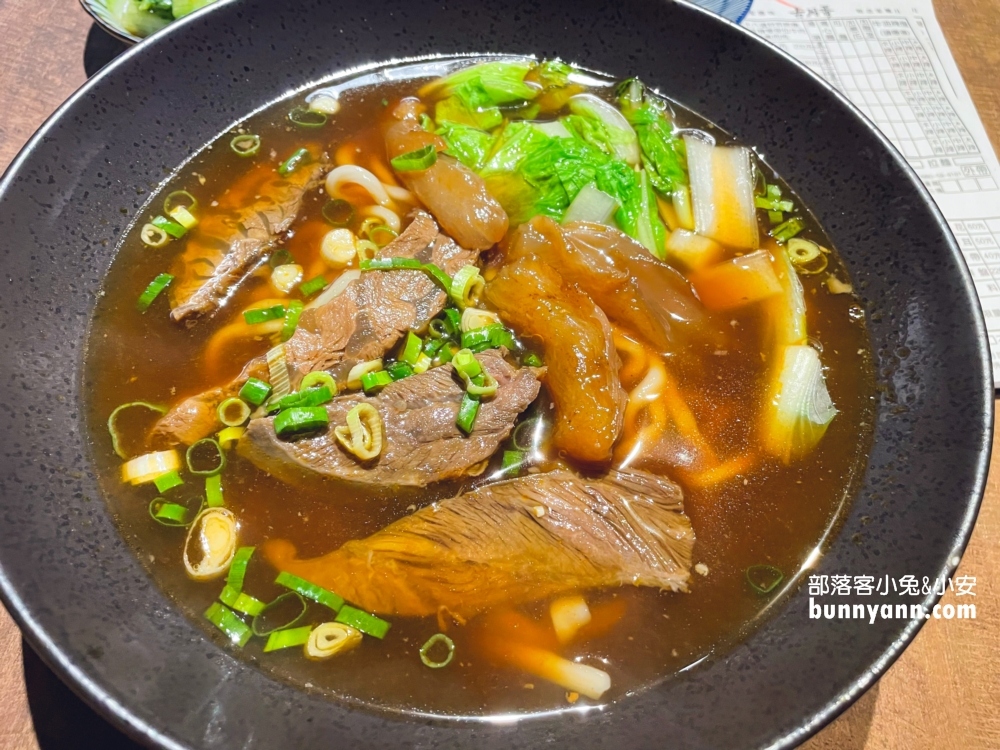 基隆美食古月香熬粹牛肉麵，停車資訊與菜單分享