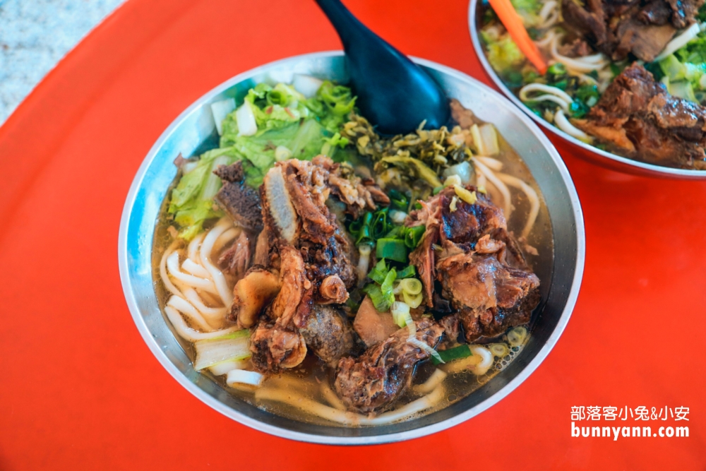 鳳林美食》孫叔叔牛骨牛肉麵，谷歌評價四顆星大塊帶骨牛肉