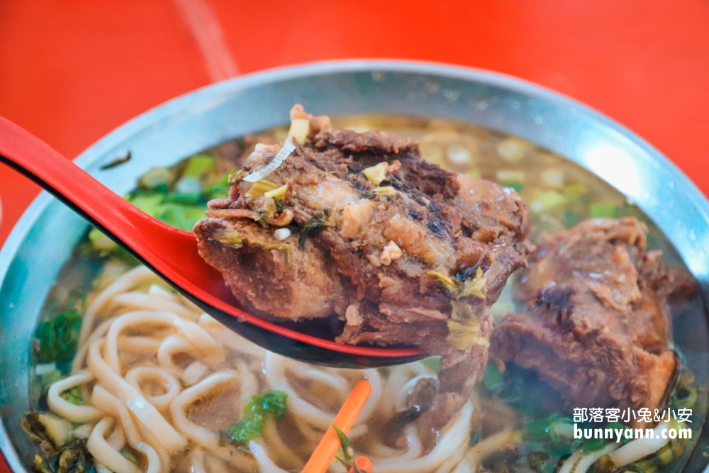 鳳林美食》孫叔叔牛骨牛肉麵，谷歌評價四顆星大塊帶骨牛肉