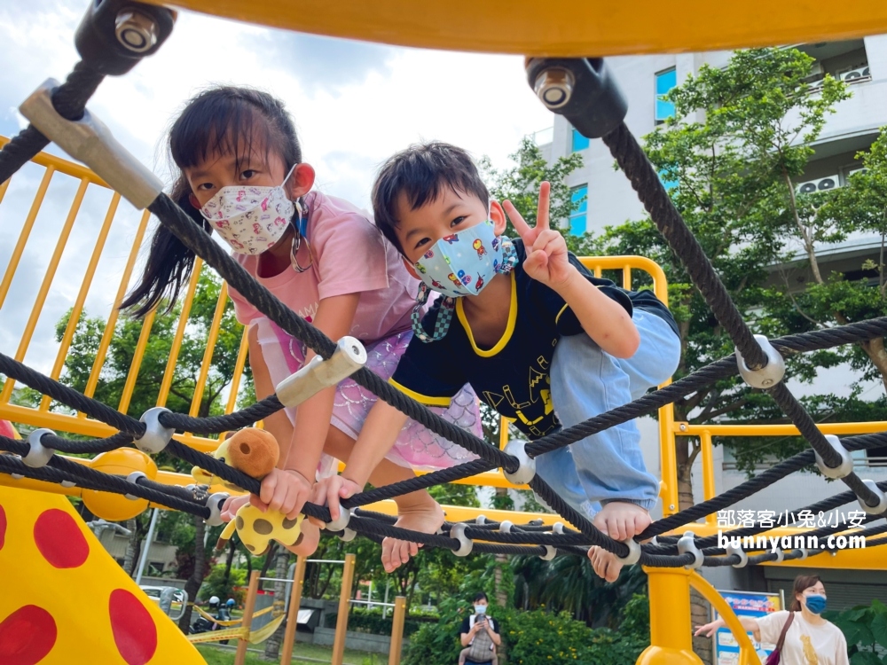 花蓮長頸鹿親子公園，可愛長頸鹿溜滑梯，沙坑玩水都行