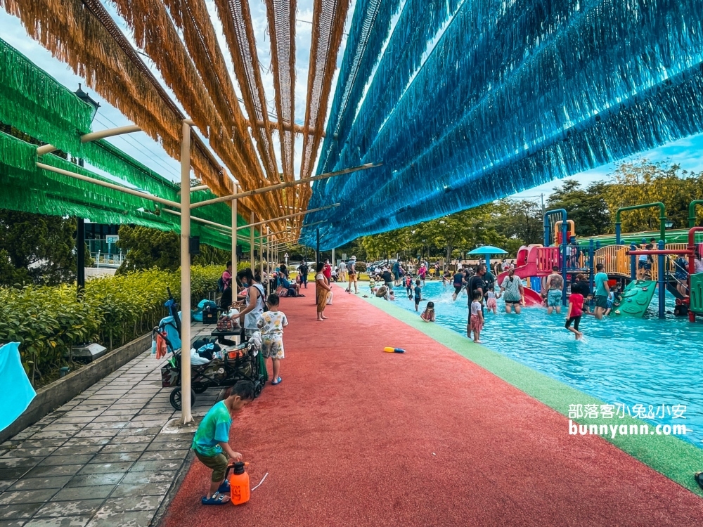 嘉義【竹崎親水公園】超狂兒童戲水區攻略，玩水景點必推這裡