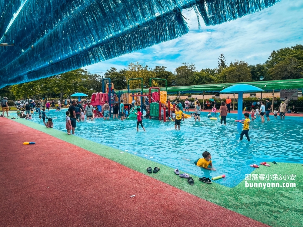 嘉義【竹崎親水公園】超狂兒童戲水區攻略，玩水景點必推這裡