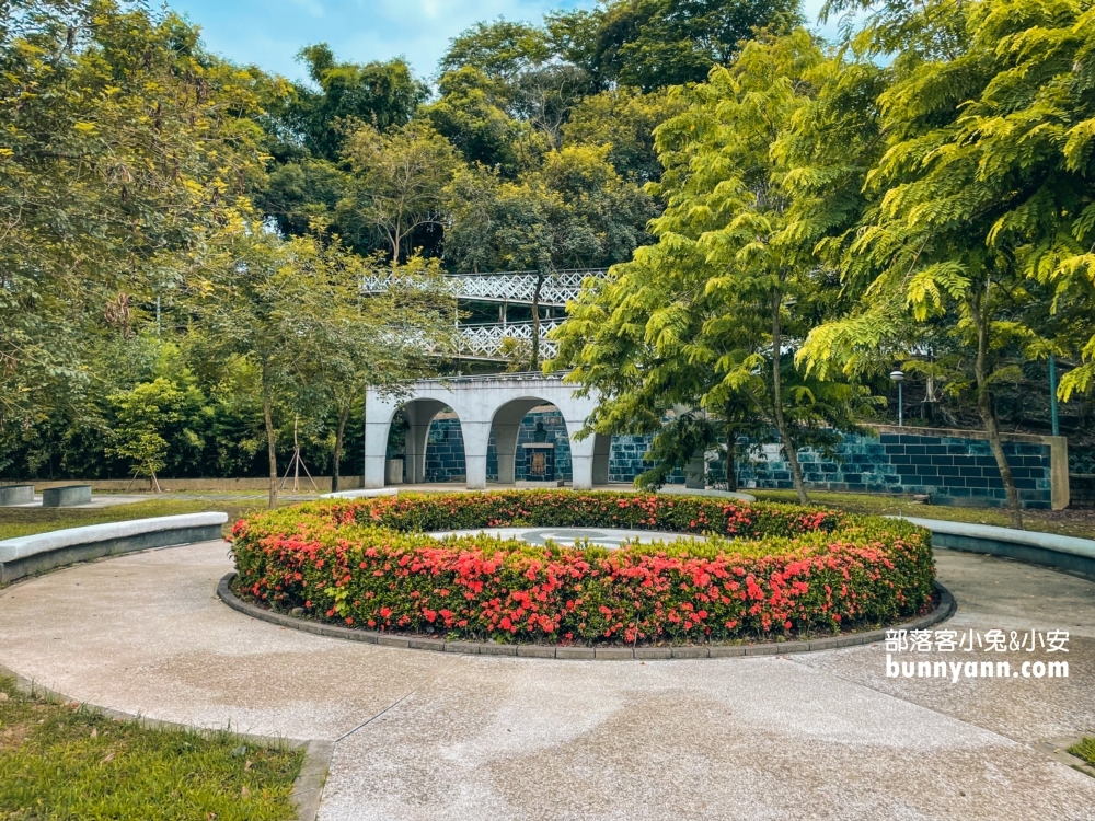 嘉義【竹崎親水公園】超狂兒童戲水區攻略，玩水景點必推這裡