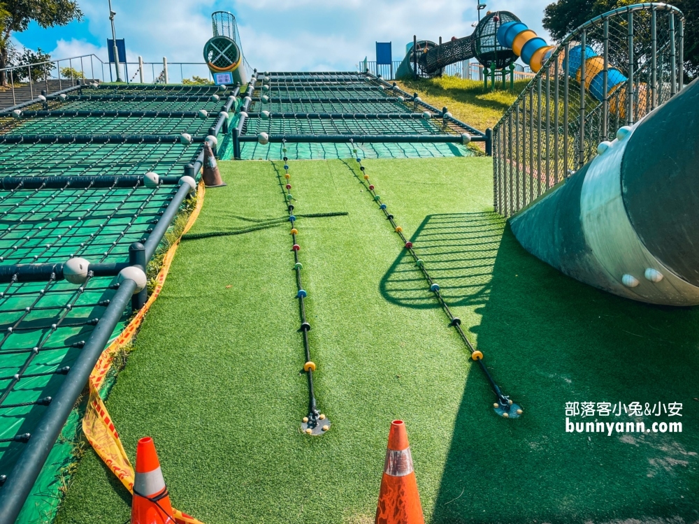 基隆必玩【暖暖運動公園】親子遊戲場超長溜滑好好玩