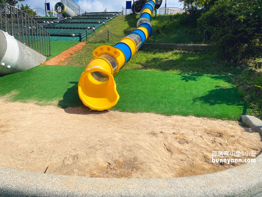 基隆必玩【暖暖運動公園】親子遊戲場超長溜滑好好玩