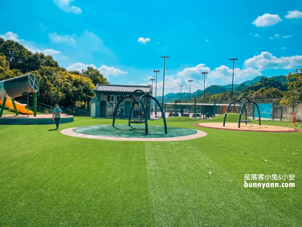 基隆必玩【暖暖運動公園】親子遊戲場超長溜滑好好玩