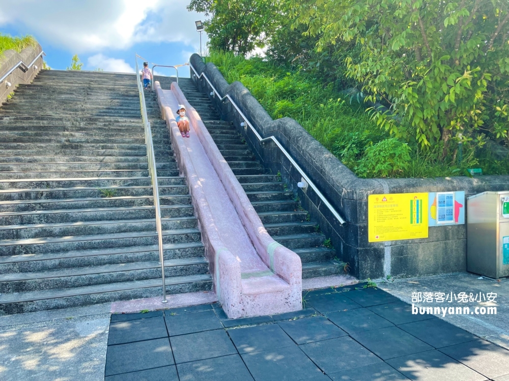 基隆必玩【暖暖運動公園】親子遊戲場超長溜滑好好玩