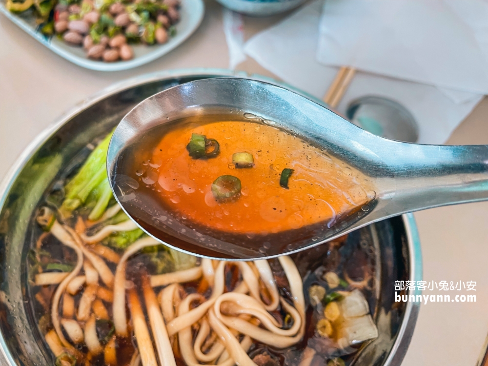 嘉義水上鄉小汪牛肉麵，牛肉入口即化，酸辣湯好好喝