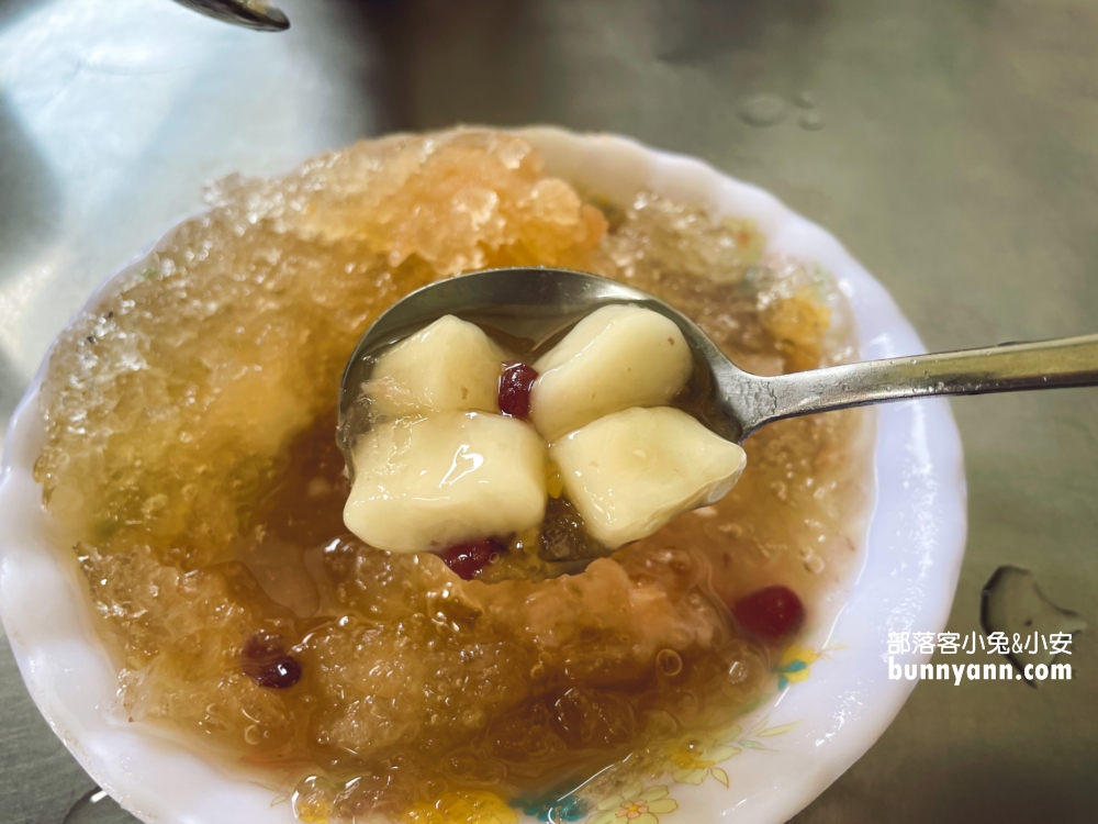 阿倫冰店潮州燒冷冰，芋頭入口即化，芝麻湯圓好吃