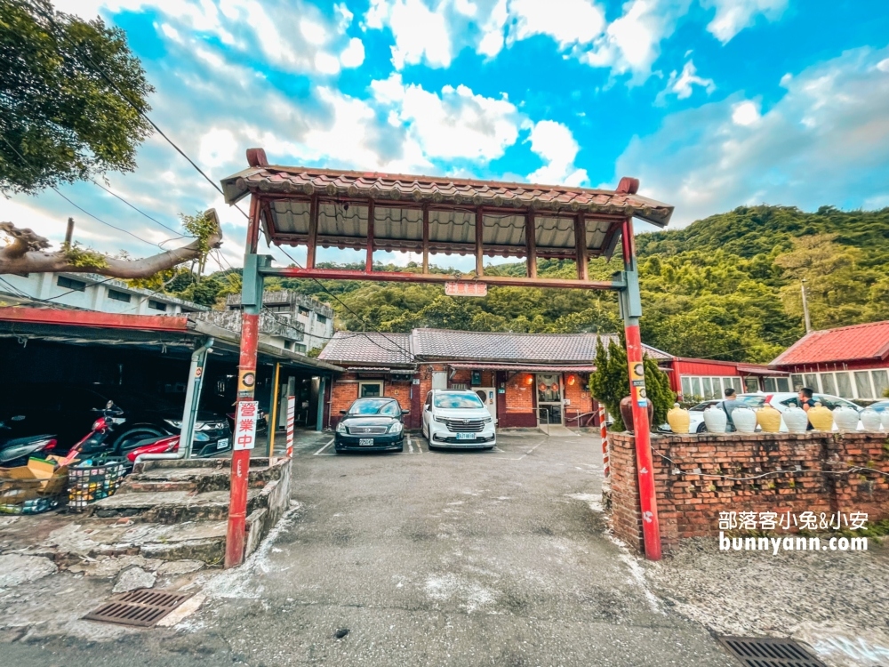 新北萬里酒莊美食餐廳，來吃道地土雞與美味雞湯