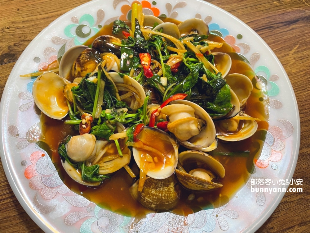 小漁村精緻海鮮平價快炒，生魚片跟蝦蝦水餃不錯吃(菜單)